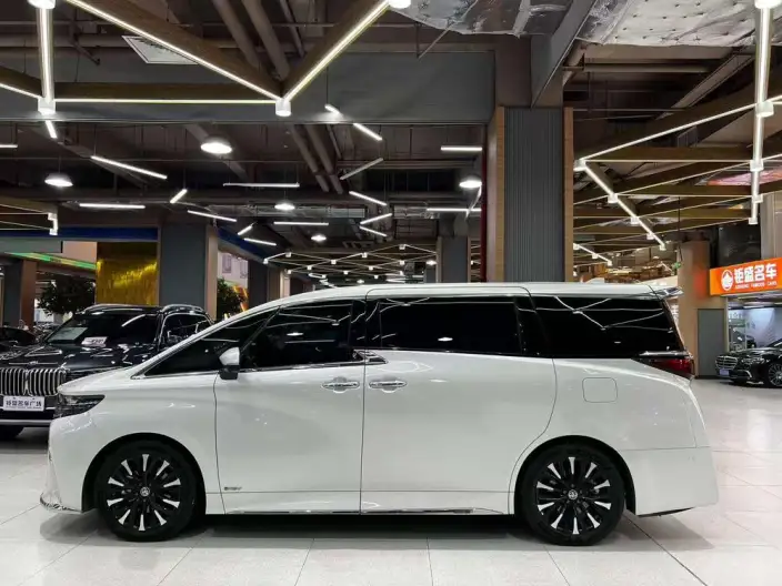 Elfa 2023 Model 2.5L Intelligent Hybrid 4WD Premium
