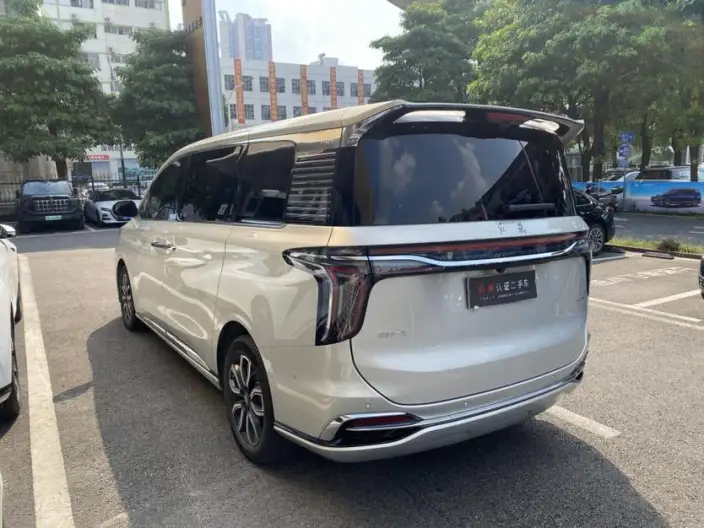 HONGQI HQ9 2022 Model Flag Lead Edition