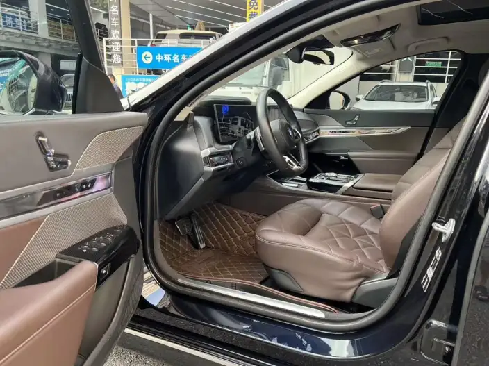 BMW 7 Series 2023 Model 740Li Leading Model M Sports Set – фото 8