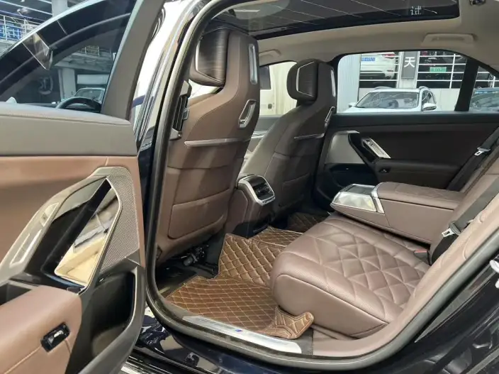 BMW 7 Series 2023 Model 740Li Leading Model M Sports Set – фото 9
