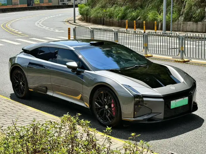 HiPhi Z 2023 Model 5 seat Edition – фото 3