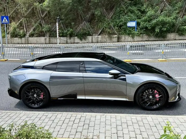 HiPhi Z 2023 Model 5 seat Edition – фото 6