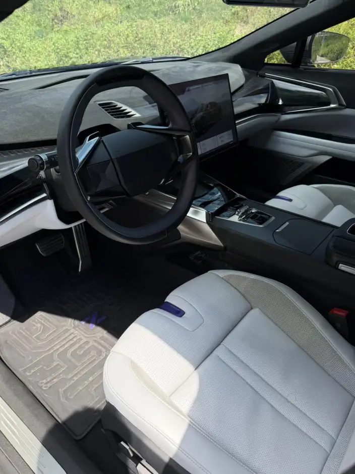 HiPhi Z 2023 Model 5 seat Edition – фото 7