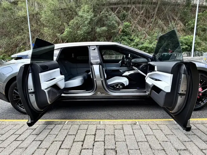 HiPhi Z 2023 Model 5 seat Edition – фото 10