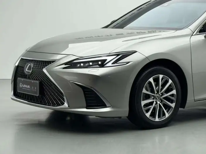 Lexus ES 2025 Model 300h Premium