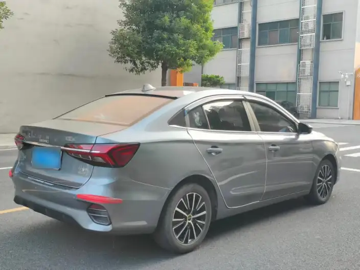 Roewe i5 2021 Model 1.5L CVT Platinum edition – фото 6