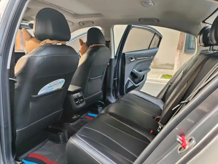 Roewe i5 2021 Model 1.5L CVT Platinum edition – фото 9