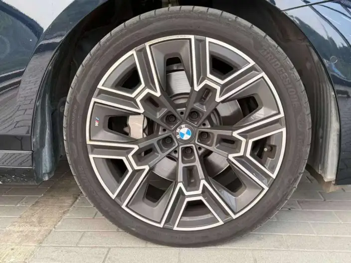 BMW 5 Series 2025 Model 530Li Exclusive Model M Sports Set – фото 5