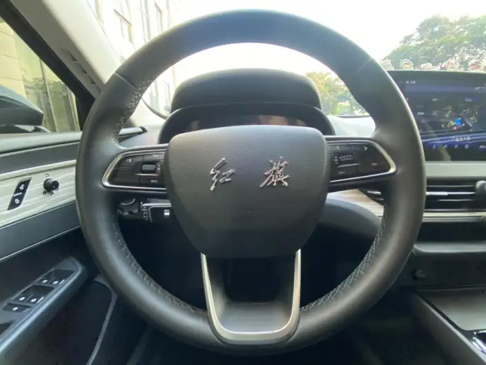 Hongqi E-QM5 2024 Model 500KM Travel Edition 100kW – фото 10