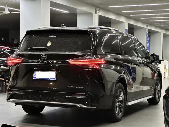 Granvia 2024 Model Intelligent Hybrid 2.5L 4WD Noble PLUS Edition – фото 5
