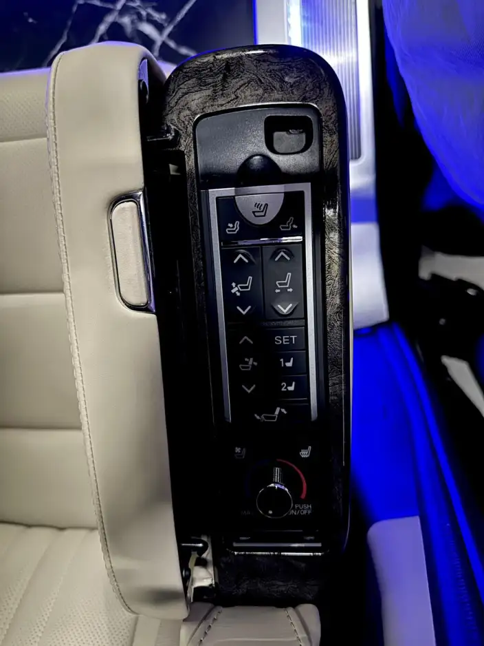 Granvia 2024 Model Intelligent Hybrid 2.5L 4WD Noble PLUS Edition – фото 6