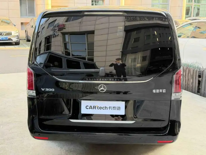 Mercedes-Benz V-Class 2024 Model V 300 Pilot Edition – фото 3