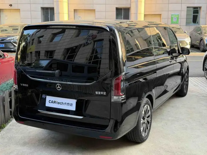 Mercedes-Benz V-Class 2024 Model V 300 Pilot Edition – фото 4