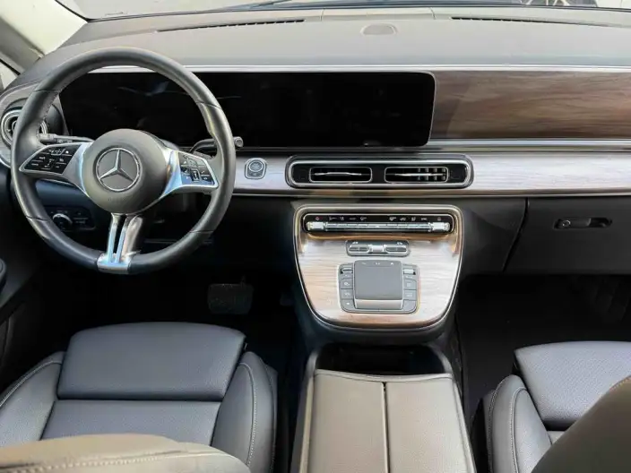 Mercedes-Benz V-Class 2024 Model V 300 Pilot Edition – фото 5