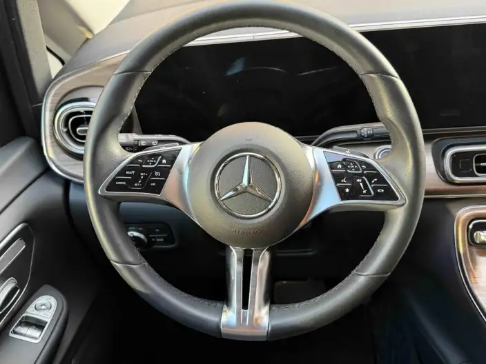 Mercedes-Benz V-Class 2024 Model V 300 Pilot Edition – фото 7