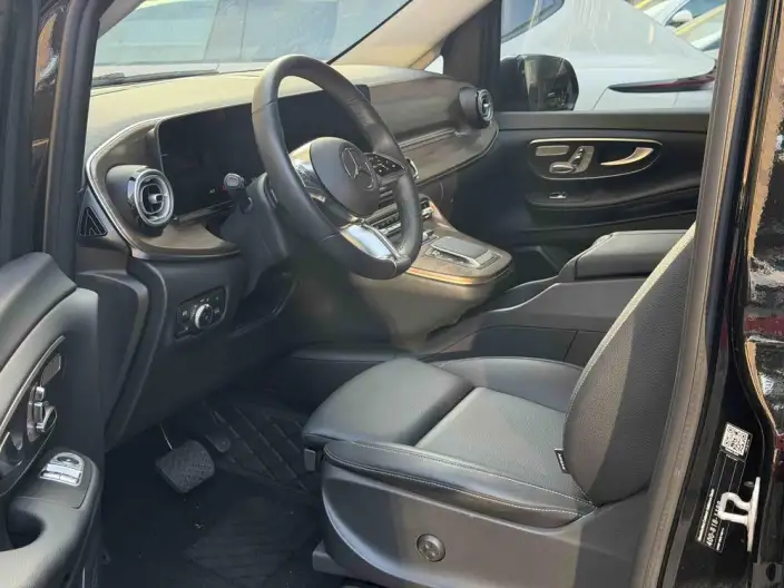 Mercedes-Benz V-Class 2024 Model V 300 Pilot Edition – фото 8