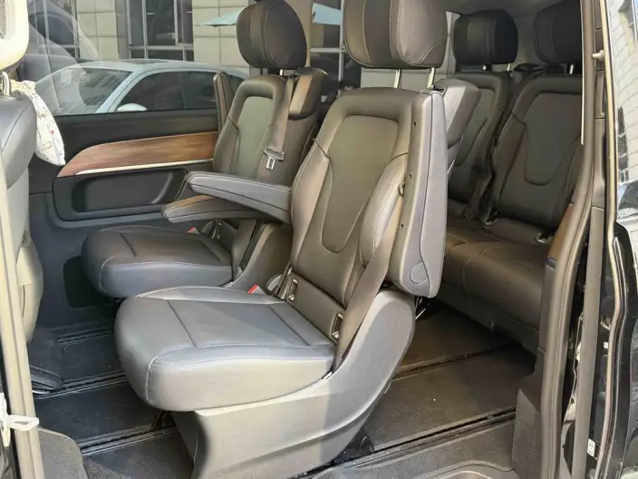 Mercedes-Benz V-Class 2024 Model V 300 Pilot Edition – фото 9