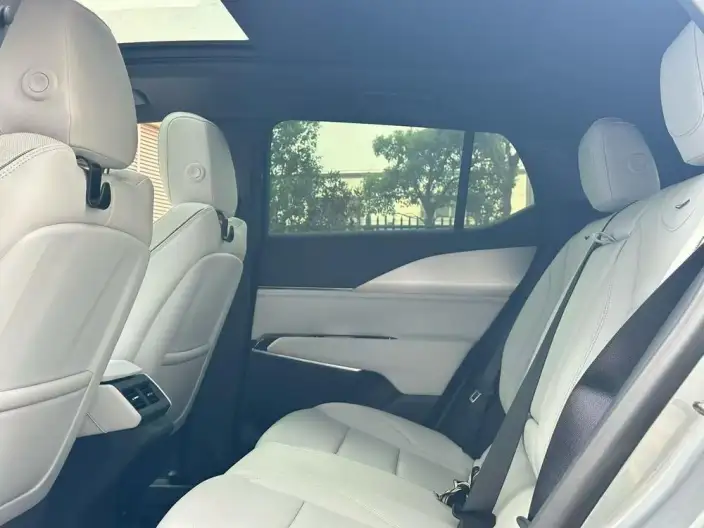 Cadillac GT4 2023 Model 25T Luxury Model – фото 8