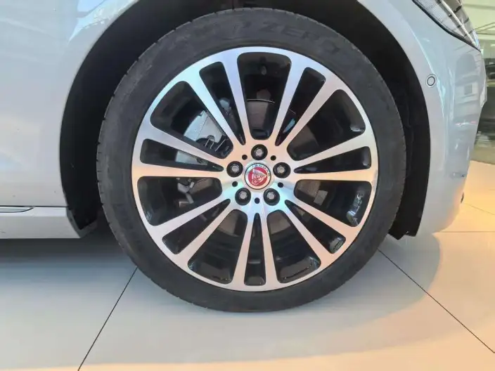 Jaguar XFL 2024 Model 2.0T P250 2WD Exclusive Deluxe Edition – фото 5