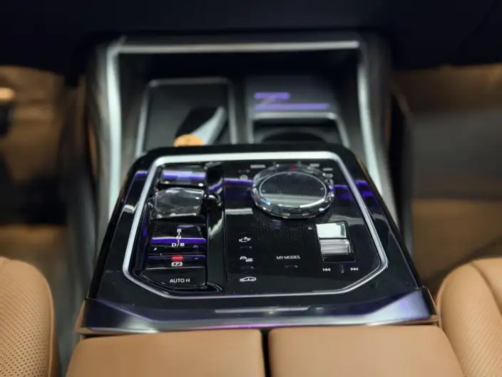 BMW i7 2023 Model eDrive50L Leading Model M Sports Set – фото 9