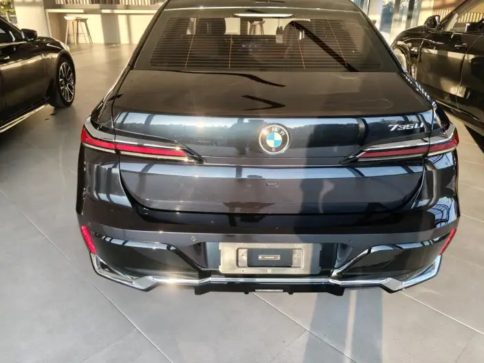 BMW 7 Series 2023 Model 735Li Luxury Set – фото 3