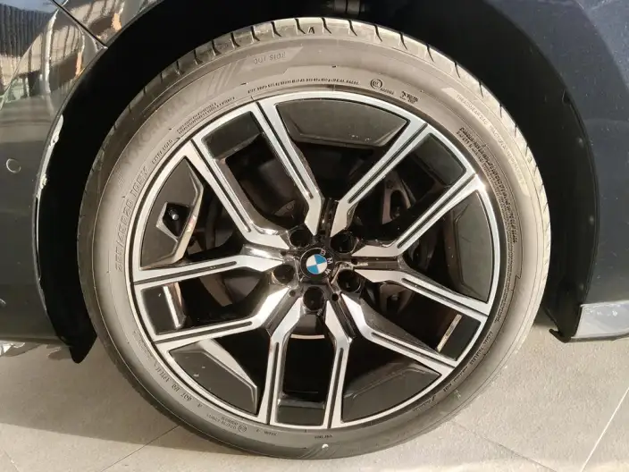 BMW 7 Series 2023 Model 735Li Luxury Set – фото 5