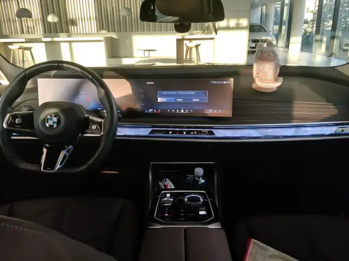 BMW 7 Series 2023 Model 735Li Luxury Set – фото 6