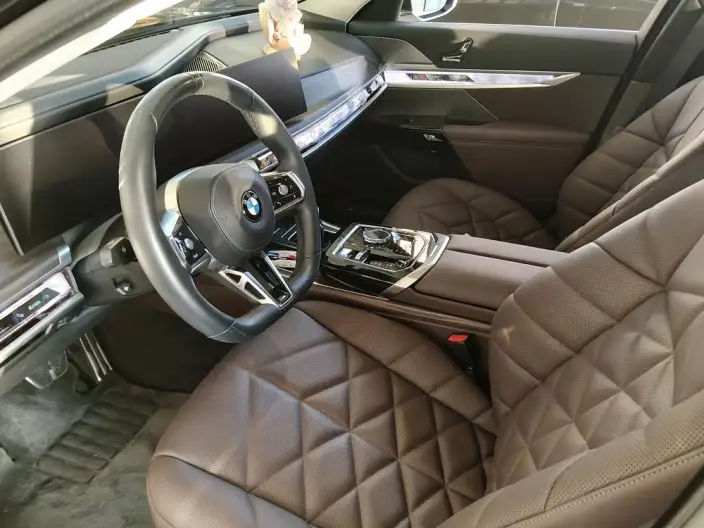 BMW 7 Series 2023 Model 735Li Luxury Set – фото 8