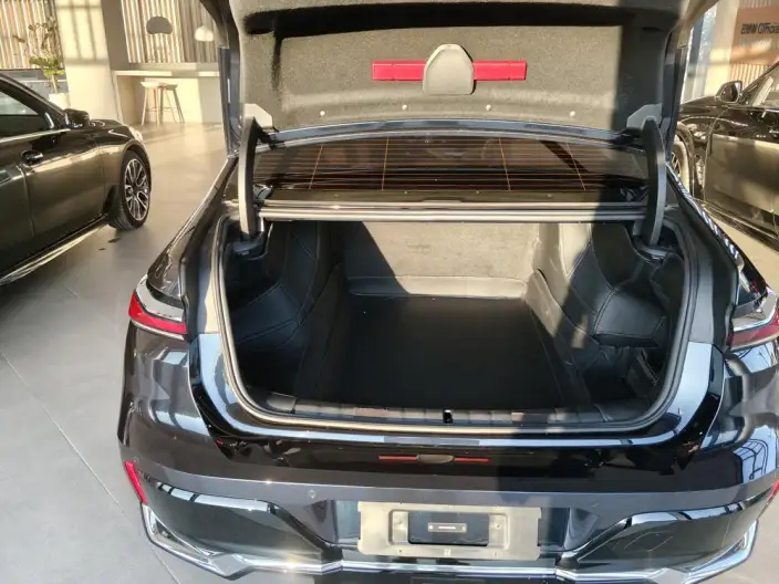 BMW 7 Series 2023 Model 735Li Luxury Set – фото 10