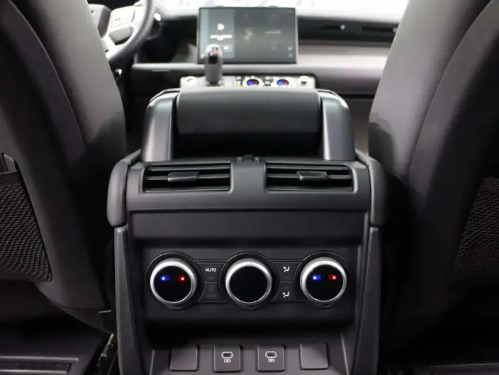 Land Rover Defender 2024 Model 110 3.0T P400 XS – фото 9