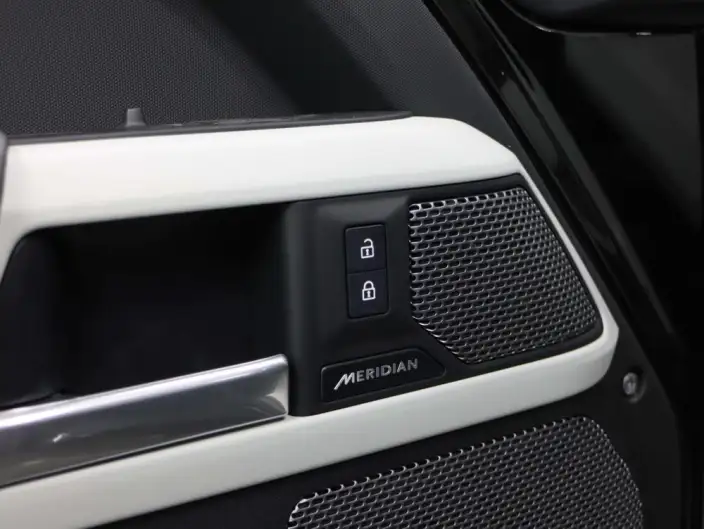 Land Rover Defender 2024 Model 110 3.0T P400 XS – фото 10