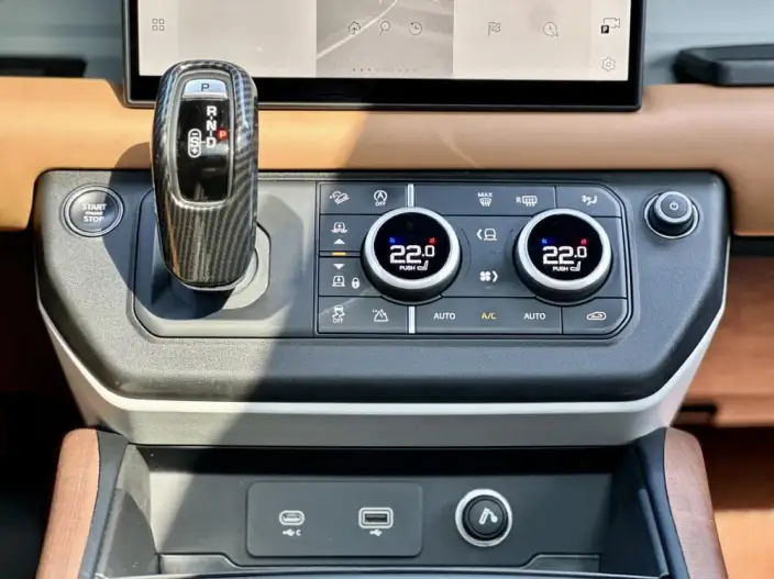 Land Rover Defender 2024 Model 110 3.0T P400 X-Dynamic HSE – фото 6