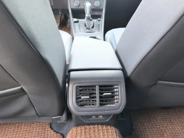 Volkswagen Lavida 2023 Model Facelift 1.5L Automatic Five million editions – фото 9