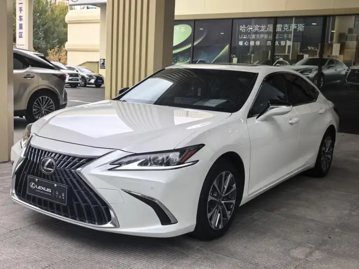 Lexus ES 2021 Model 200 Superior Edition – фото 1