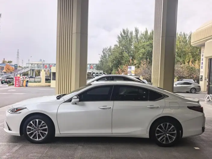 Lexus ES 2021 Model 200 Superior Edition – фото 3