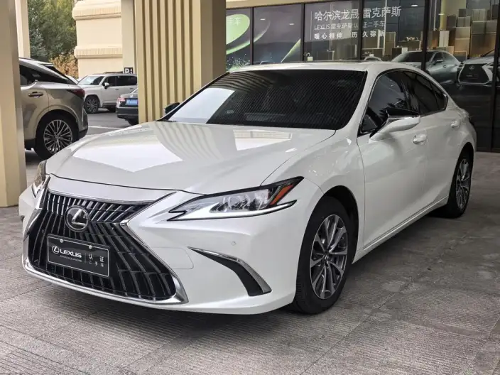 Lexus ES 2022 Model 200 Superior Edition – фото 1