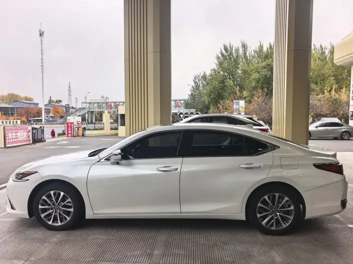Lexus ES 2022 Model 200 Superior Edition – фото 3