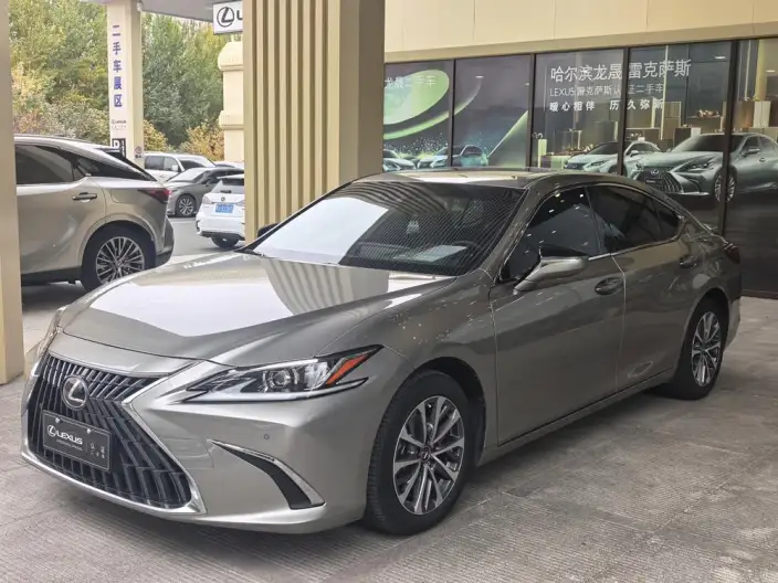 Lexus ES 2022 Model 300h Superior Edition