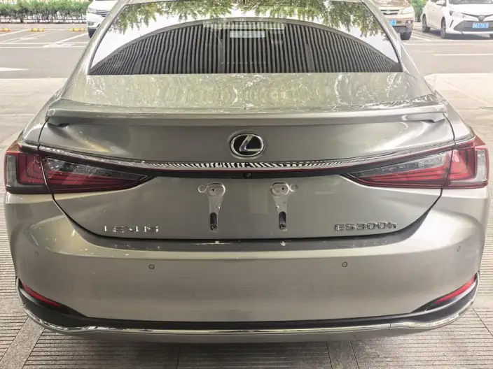 Lexus ES 2022 Model 300h Superior Edition – фото 5