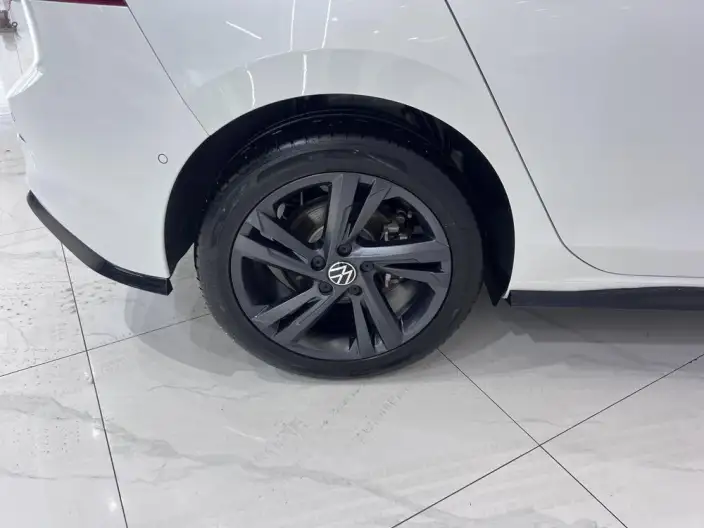 Volkswagen Golf 2023 Model 280TSI DSG R-Line Lite – фото 8