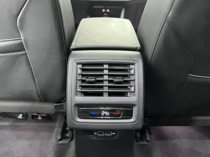 Volkswagen Golf 2023 Model 280TSI DSG R-Line Lite – фото 10