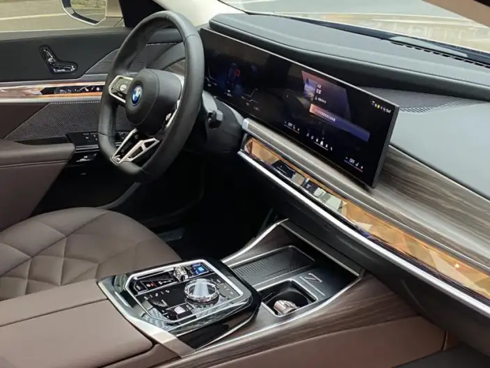BMW i7 2023 Model eDrive50L Leading Model M Sports Set – фото 9