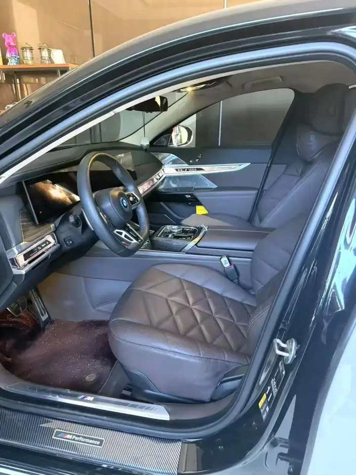 BMW i7 2023 Model eDrive50L Leading Model M Sports Set – фото 10