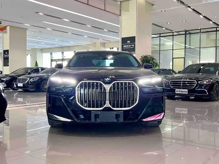 BMW 7 Series 2026 Model 735Li M Sports Set – фото 2