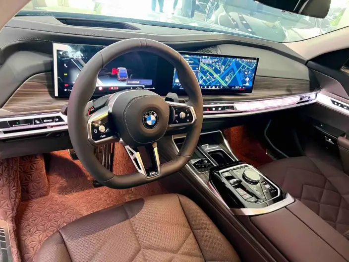 BMW 7 Series 2026 Model 735Li M Sports Set – фото 8