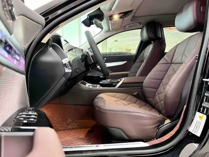 BMW 7 Series 2026 Model 735Li M Sports Set – фото 9