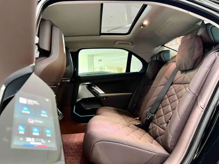 BMW 7 Series 2026 Model 735Li M Sports Set – фото 10