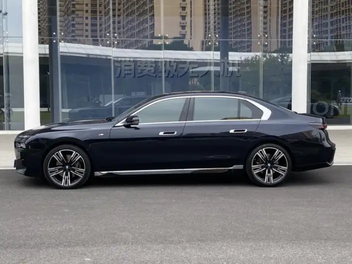 BMW 7 Series 2023 Model 740Li Leading Model M Sports Set