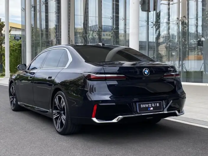 BMW 7 Series 2023 Model 740Li Leading Model M Sports Set – фото 5