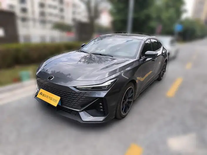 Changan UNI-V 2023 Model 1.5T Noble Model – фото 1